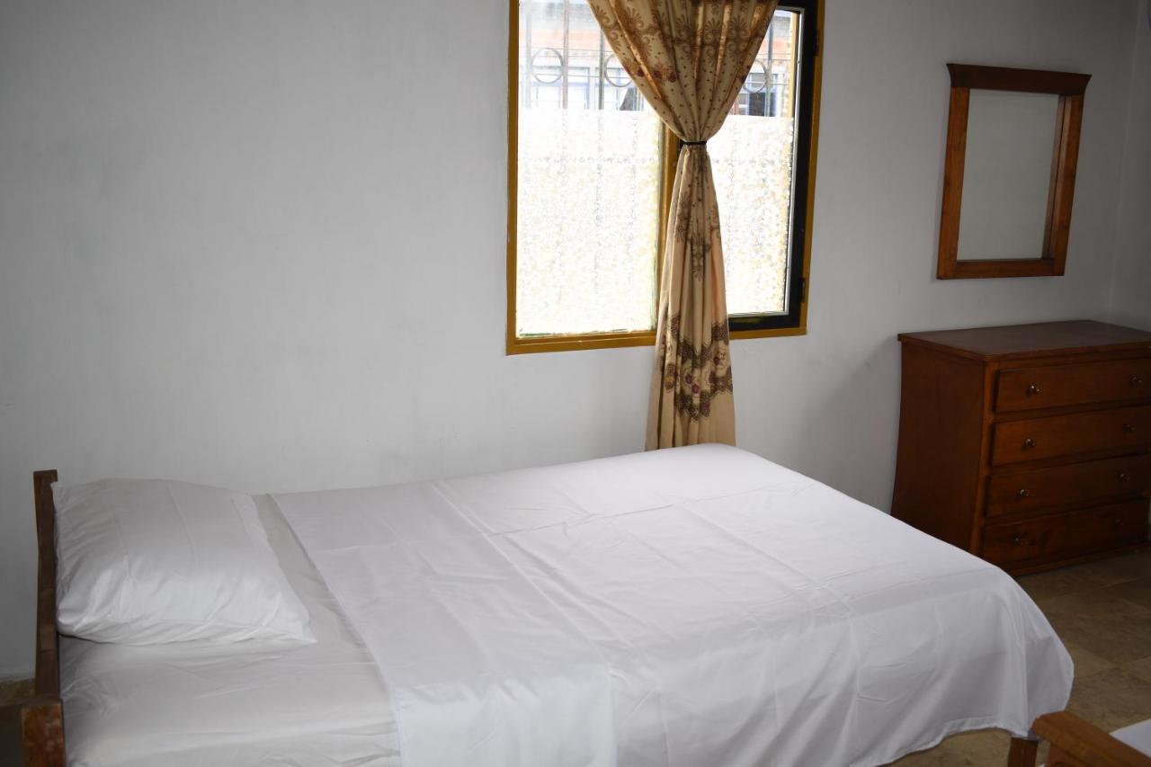 Artesanos Y Turistas Apartment Guatapé Екстериор снимка