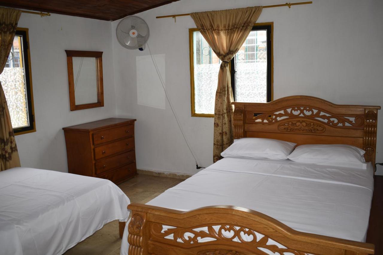 Artesanos Y Turistas Apartment Guatapé Екстериор снимка