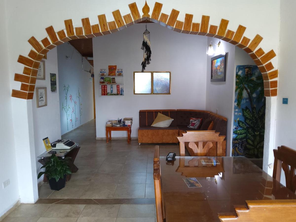 Artesanos Y Turistas Apartment Guatapé Екстериор снимка