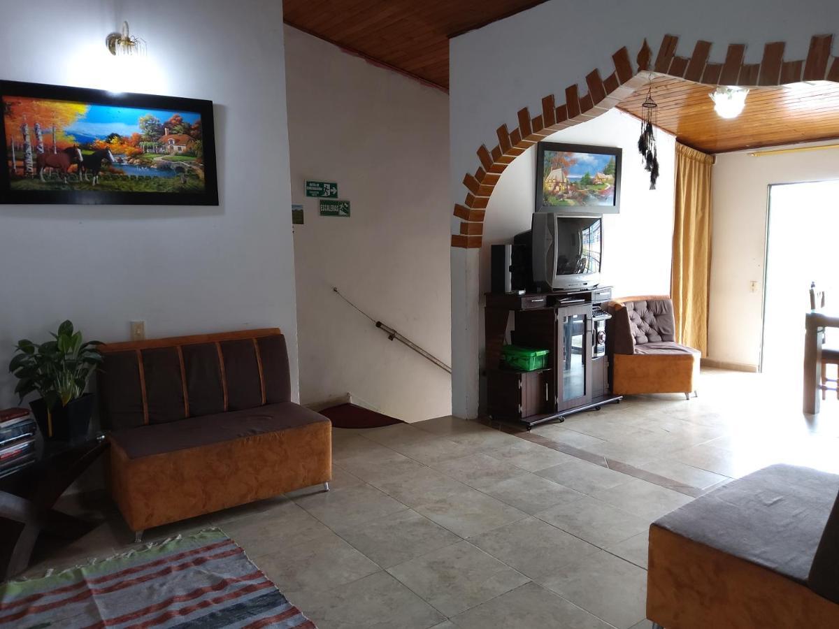 Artesanos Y Turistas Apartment Guatapé Екстериор снимка